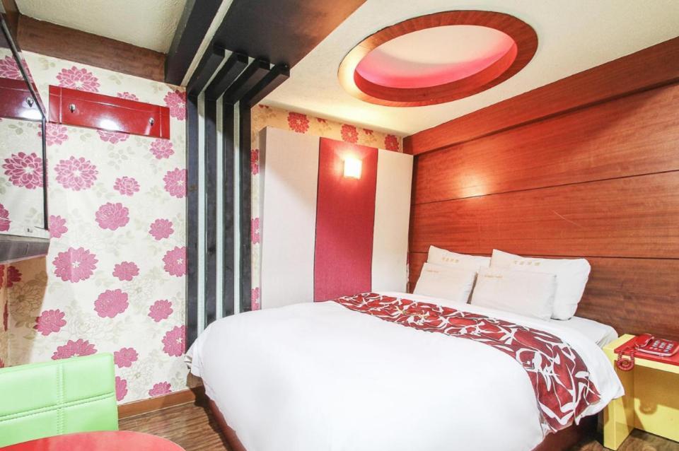 Couple Motel Seoul Exterior photo